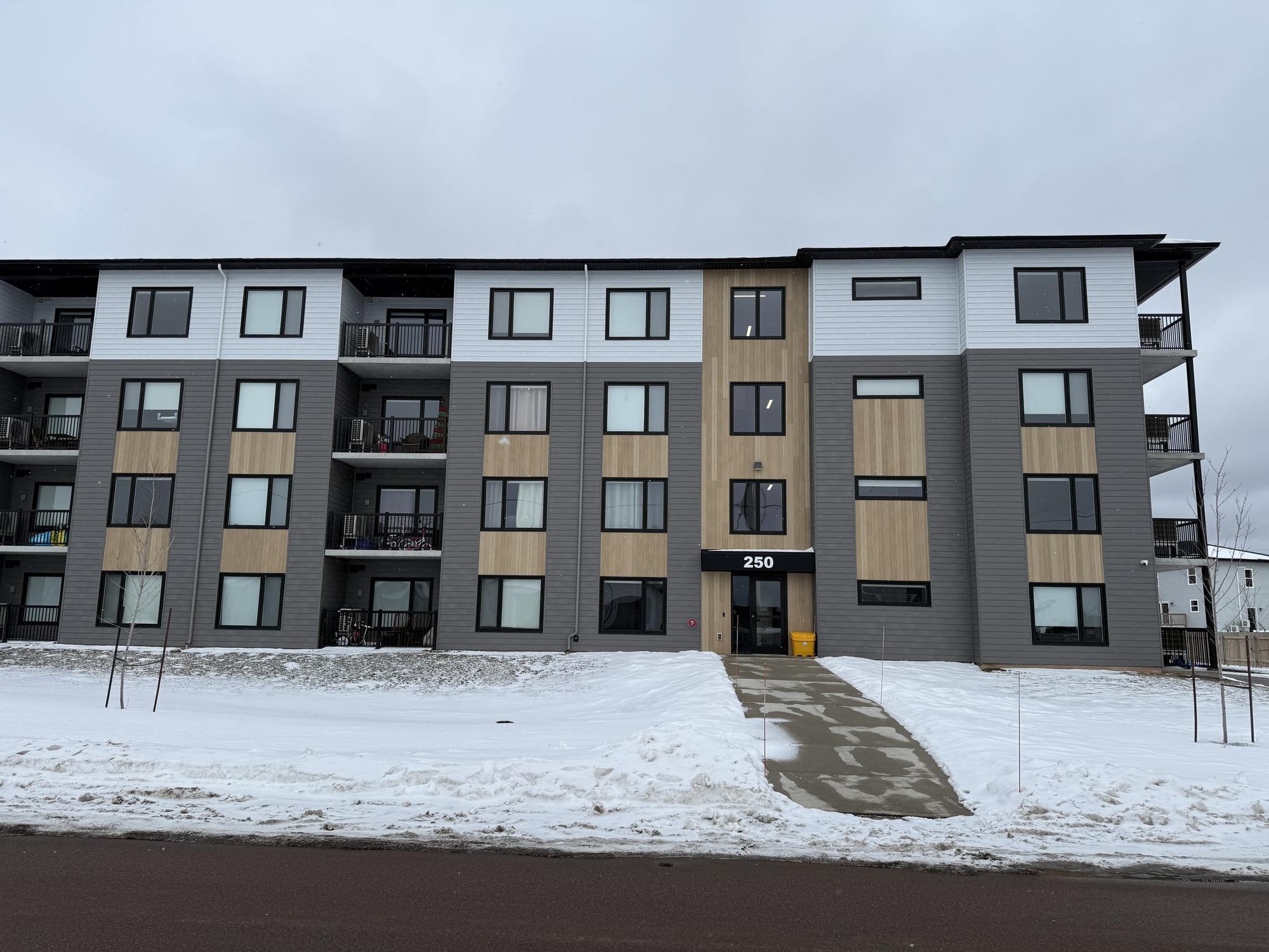 Lorette 2 photo 1