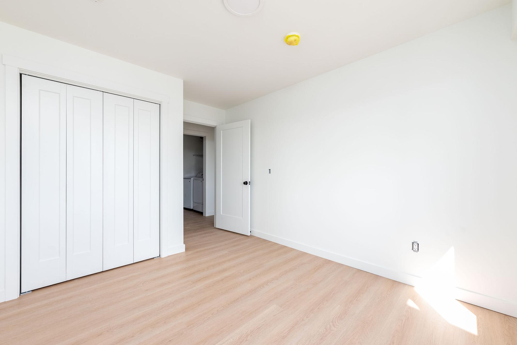 305 Highlandview photo 3